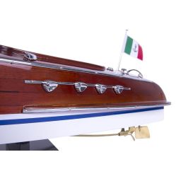 Модель яхты Riva