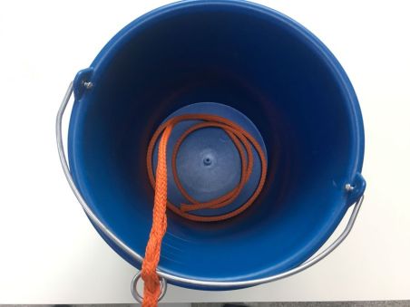 Ведро пластиковое (10л) с нетонущим линём 1,5м