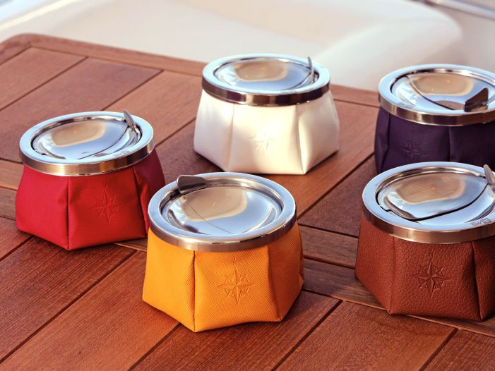 WINDPROOF Wind Rose попільничка біла з трояндою вітрів, замінник шкіри