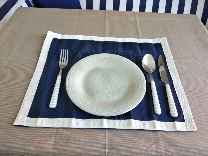 WATERPROOF Килимки під тарілки водовідштовхувальні,  сині з бежевим бортом