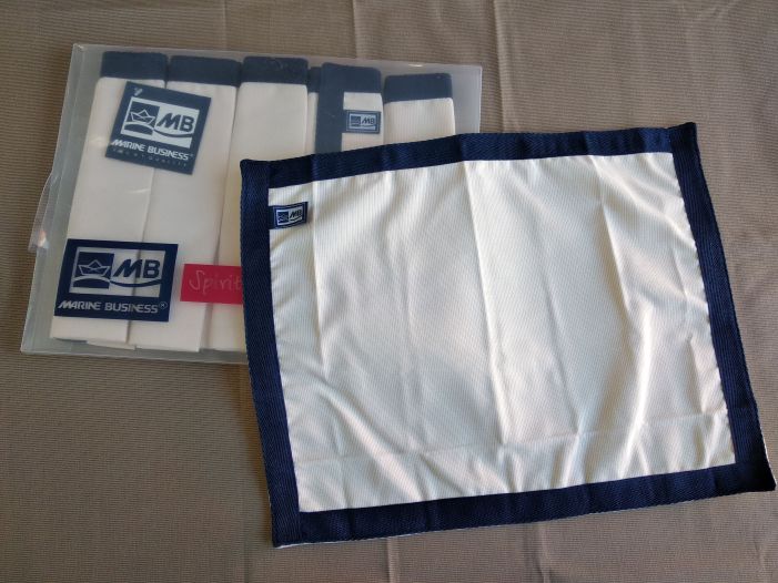 WATERPROOF Коврики под тарелки водоотталкивающие, бежевые с синим бортом