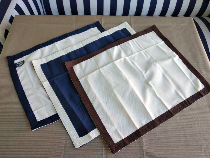 WATERPROOF Килимки під тарілки водовідштовхувальні, бежеві з синім бортом