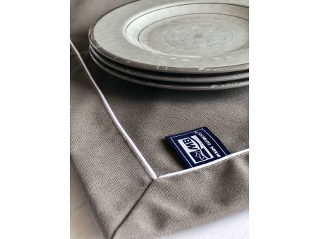 WATERPROOF Скатерть водоотталкивающая 155х130 см., коричневая