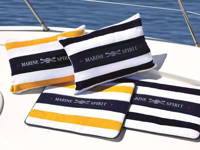 SPIRIT Килимок у душову з нековзною основою 60x45 см., білий з синіми смугами