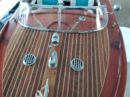 Модель яхты Riva 87 см