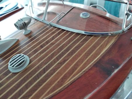 BATELA Модель яхти Riva Aquarama brown & white, 87 см.