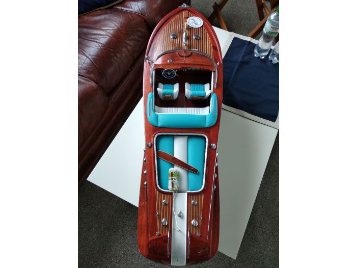 Модель яхты Riva 87 см