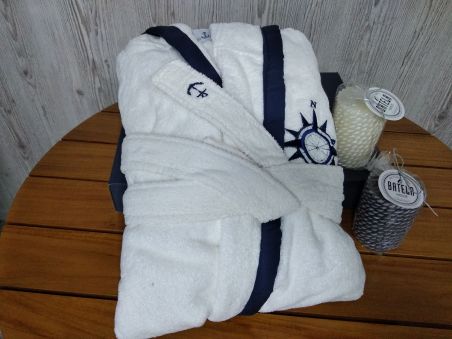 Подарунковий набір: Банний махровий халат, розмір S та декоративні свічки 2шт.