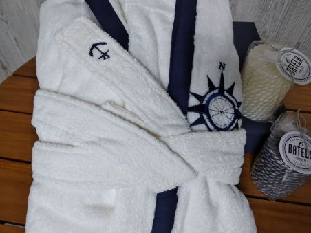 Подарунковий набір: Банний махровий халат, розмір S та декоративні свічки 2шт.