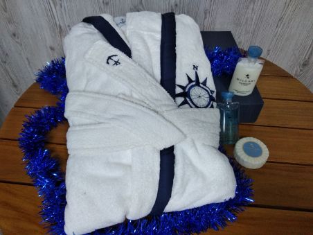 Подарунковий набір: Банний махровий халат, розмір S та Bvlgari (Blue tea) по 75мл. шампунь, кондиціонер та мило Подарунковий набір: Банний махровий халат, розмір S та Bvlgari (Blue tea) по 75мл. шампунь, кондиціонер та мило
