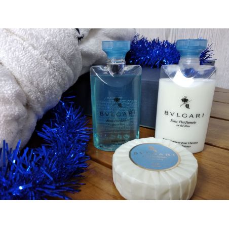 Подарунковий набір: Банний махровий халат, розмір S та Bvlgari (Blue tea) по 75мл. шампунь, кондиціонер та мило Подарунковий набір: Банний махровий халат, розмір S та Bvlgari (Blue tea) по 75мл. шампунь, кондиціонер та мило