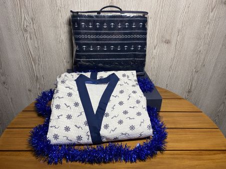 Подарунковий набір: Халат розмір L та комплект з 3-х рушників, 140x70, 100x50, 50x33 см. Подарунковий набір: Халат розмір L та комплект з 3-х рушників, 140x70, 100x50, 50x33 см.