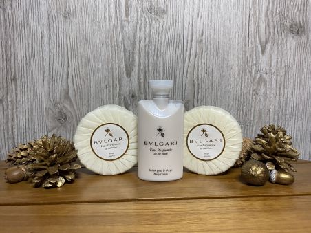 Подарунковий набір: Косметичні засоби Bvlgari White tea