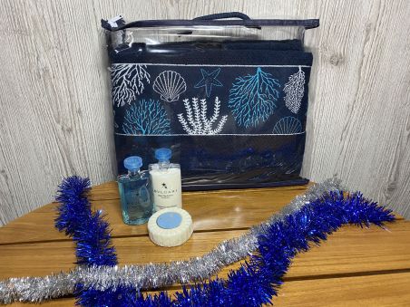 Подарунковий набір: Рушник IBIZA Blue 180 x 100см та шампунь, кондиціонер, мило Bvlgari все по 75мл Подарунковий набір: Рушник IBIZA Blue 180 x 100см та шампунь, кондиціонер, мило Bvlgari все по 75мл