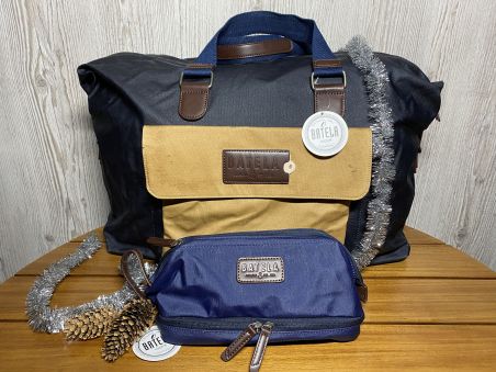 Подарунковий набір мандріника BATELA: Дорожня сумка WEEKEND BAG та дорожній органайзер для речей Подарунковий набір мандріника BATELA: Дорожня сумка WEEKEND BAG та дорожній органайзер для речей