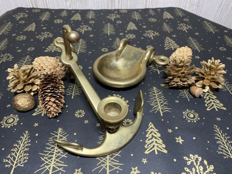 Набір з латуні АТЕР: Свічник "На якорі" та попільничка "ЧЕКЕЛЬ" Набір з латуні АТЕР: Свічник "На якорі" та попільничка "ЧЕКЕЛЬ"