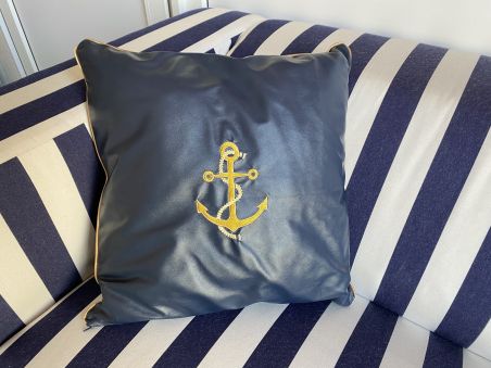 Подушка декоративна з вишитим якорем  45х45см., замінник шкіри