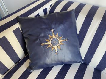 Подушка декоративна з вишитою трояндою вітрів 45х45см., замінник шкіри