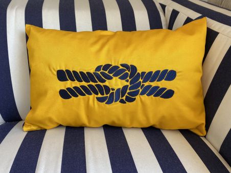Подушка декоративна жовта з вишитим морським вузлом 33х50см.