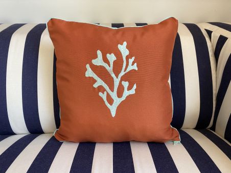 Подушка декоративна з вишитим коралом 40х40см.