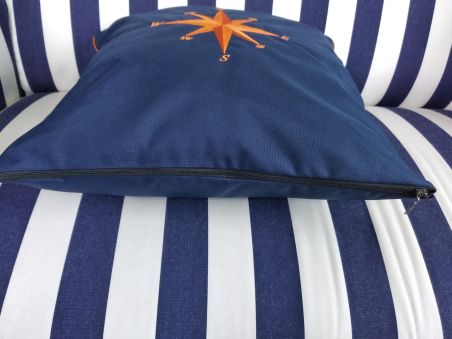 Подушка декоративна синя з трояндою вітрів 40х40см.