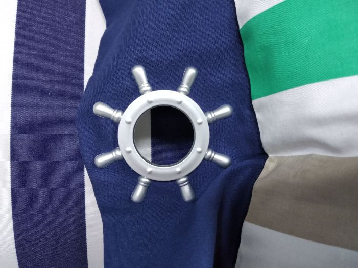 Подушка декоративна в різнокольорову смугу 40х45см.