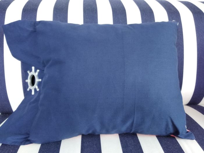 Подушка декоративна в різнокольорову смугу 40х45см.