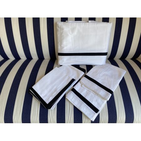 Комплект постільної білизни білий з синьою смугою, двоспальний 200х220 см.