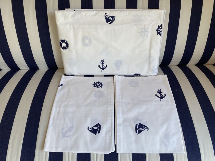 Комплект постільної білизни білий з синіми вітрильниками, двоспальний 210х220 см.