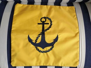 Наволочка декоративна з вишитим якорем 42х42см.