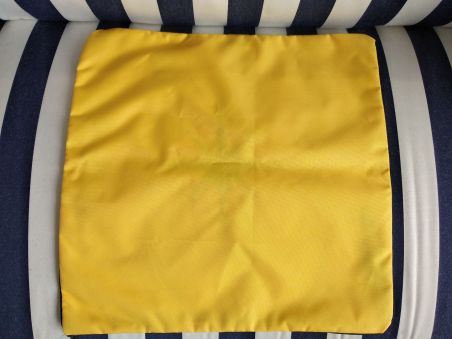 Наволочка декоративна з вишитою трояндою вітрів 42х42см.