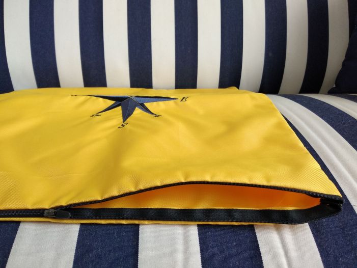 Наволочка декоративна з вишитою трояндою вітрів 42х42см.