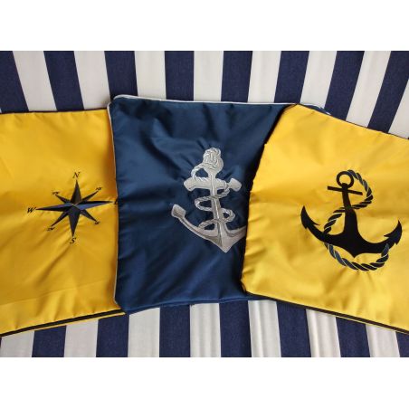 Наволочка декоративна з вишитою трояндою вітрів 42х42см.