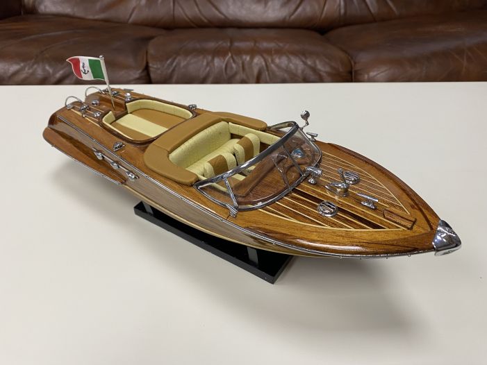 BATELA Модель яхти Riva Aquarama brown, 40 см.