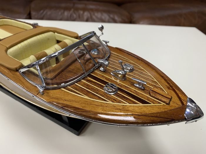 BATELA Модель яхти Riva Aquarama brown, 40 см.