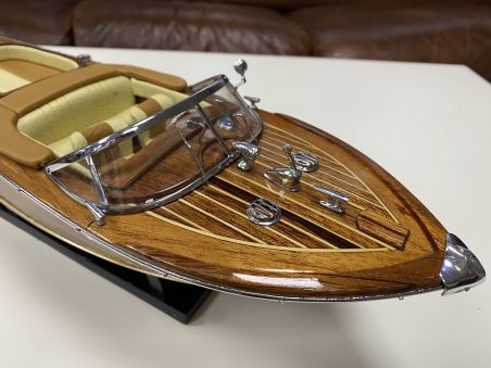 BATELA Модель яхти Riva Aquarama brown, 40 см.