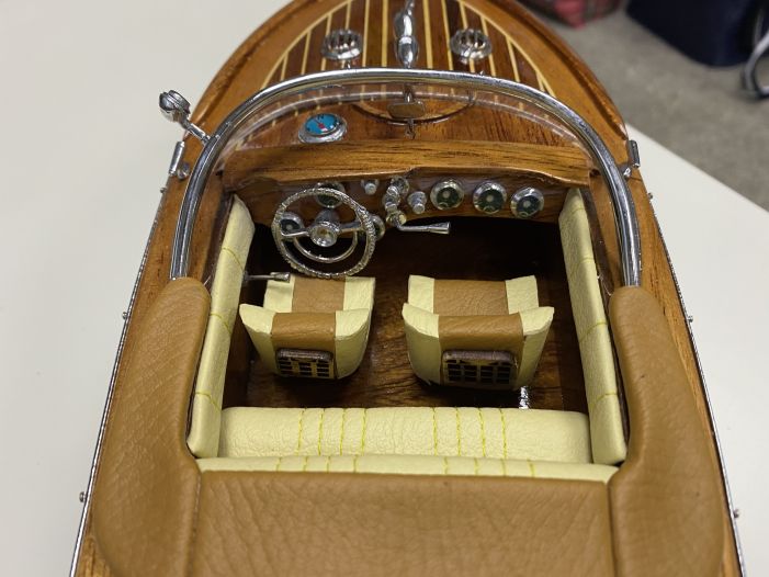 Модель яхты Riva 40 см