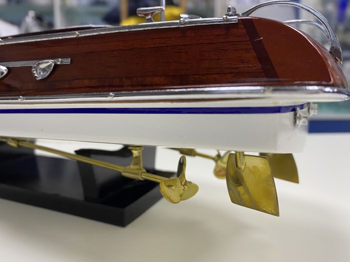 Модель яхты Riva