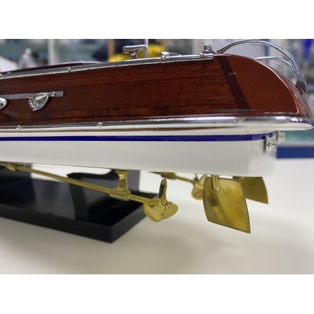 Модель яхты Riva