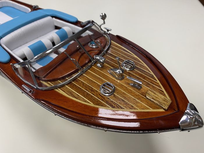 Модель яхты Riva 87 см