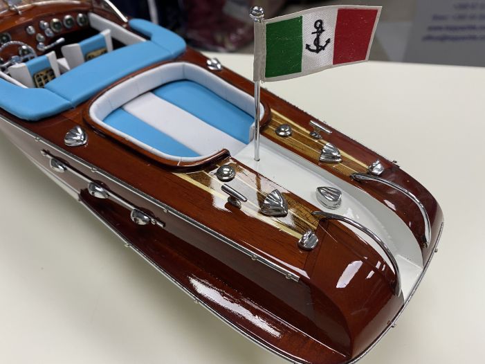 Модель яхты Riva 87 см