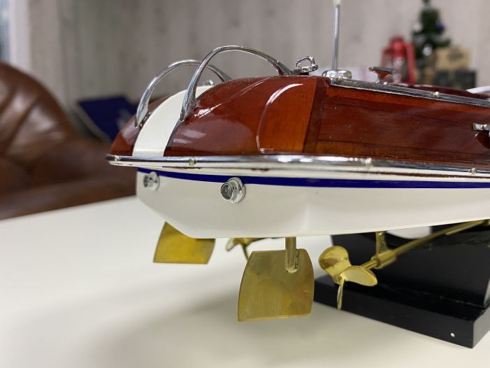 Модель яхты Riva 87 см